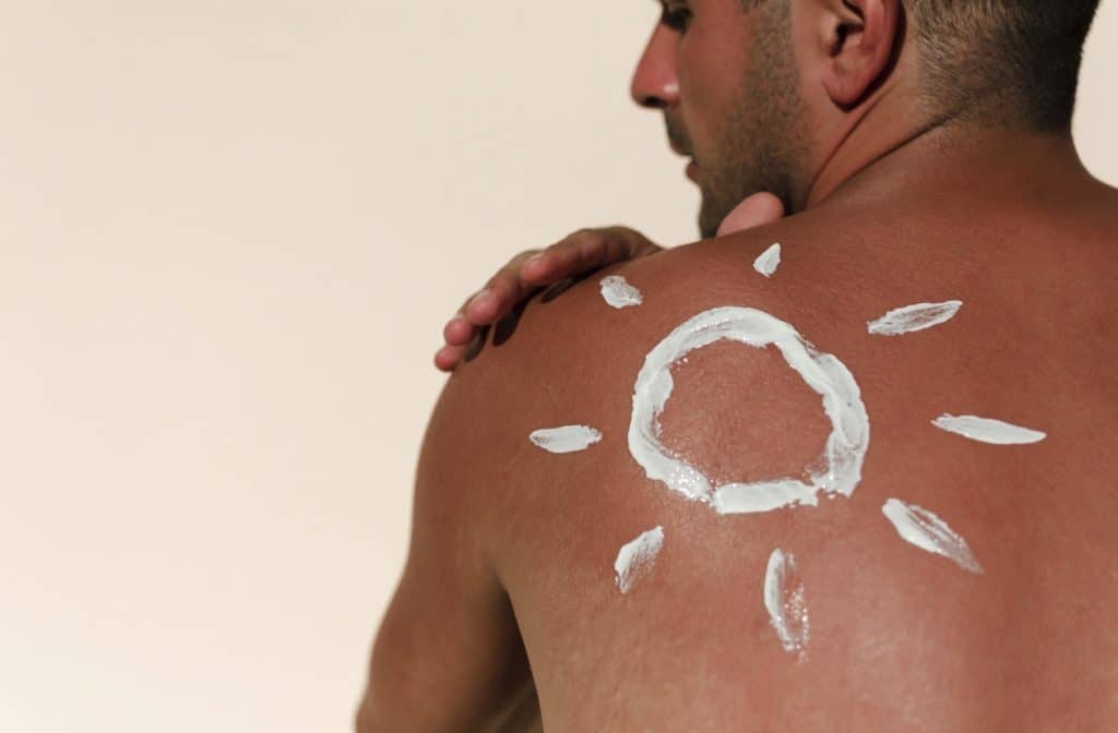 man applying sunscreen showing good skin care for men
